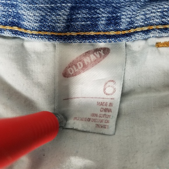 Old Navy Womens Denim Shorts Light Wash Distressed Cuffed Size 6 Y2K - Picture 8 of 9